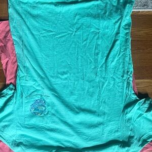 Never worn vineyard vines large T
